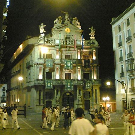 Calle Ansoleaga A 100 Mts Del Ayuntamiento Pamplona Exterior foto